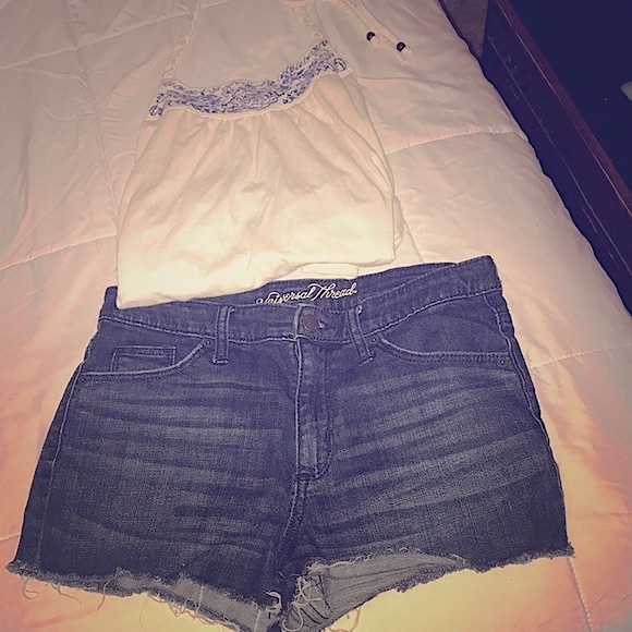 Classic High-Rise Universal Thread Denim Shorts - Picture 2 of 3